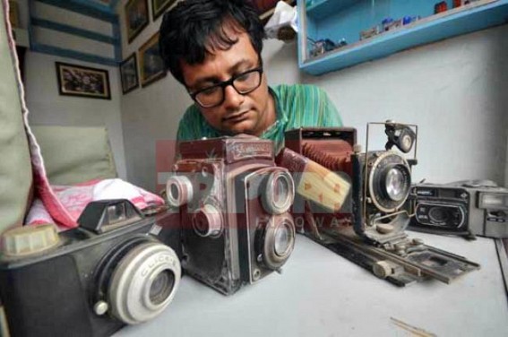 Photograph-lovers polishing Century old cameras, Vintage cameras on the occasion of â€˜World Photography Dayâ€™